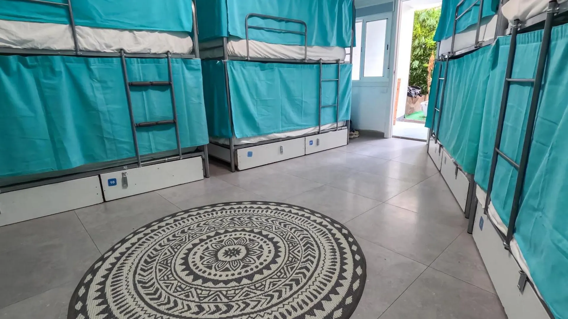 Duque Nest Hostel Costa Adeje  0*, Costa Adeje (Tenerife) Hiszpania